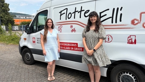 Hannah Lenz (links), psychologische Psychotherapeutin, und Krisenmanagerin Susanne Willems von der Caritas. Sie unterstützen die Betroffenen psychologisch und schaffen Begegnungsräume.