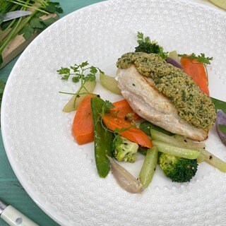 Hähnchenbrüste mit Kräuterkruste und Frühlingsgemüse