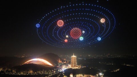 Drohnenshow zur Feier des Neuen Jahrs 2025 in Nanjing in China.