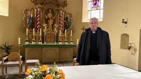 Klaus Kohnz ist Pfarrer von 45 Kirchen in der Pfarrei Kelberger Land St. Christophorus.