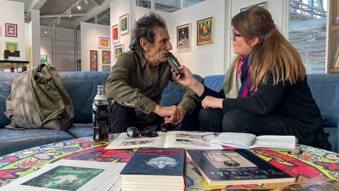 Ronald David "Ron" Wood, Maler und Gitarrist der Rolling Stones im Neuen Kunstmuseum Tübingen. Er wird im Herbst dort seine Bilder ausstellen.