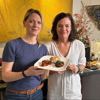 Susanne Nett und Martine Seibert kochen „Involtini a siciliana“