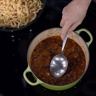 Linsen mit Spätzle im Topf