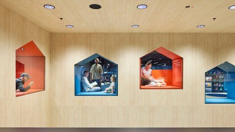 Besonders die Lesenesterne in der Kinderecke haben es den Besucherinnen und Besuchern angetan. Die Bibliothek ist ein Ort zum Verweilen geworden.