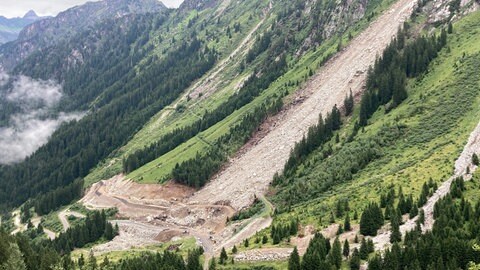 Auf der Silvretta-Hochalpenstraße finden Sicherungsarbeiten statt. Bis 2030 dürfen Autos nicht auf der österreichischen Traumstraße fahren.