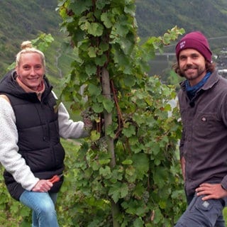 Elaine und Kosie van der Merwe im Weinberg an der Mosel