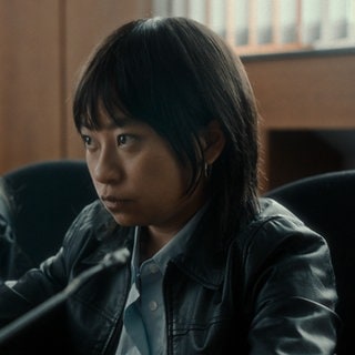 Julia Jentsch (l) als Rechtsanwältin Alexandra und Chen Emilie Yan als Staatsanwältin Seyo Kim in einer Szene aus dem Film „Staatsschutz“ (undatierte Filmszene).