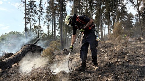 Feuerwehr bekämpft letzte Glutnester