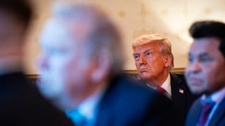Wegen Trump sinkt das Interesse der Studierenden der Uni Kaiserslautern-Landau an einem Auslandsaufenthalt in den USA. - Trump im Weißen Haus am 16. April 2025