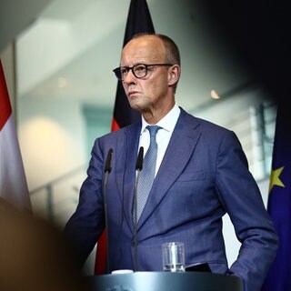Bundeskanzler Friedrich Merz (CDU) nach einem Treffen bei einer gemeinsamen Pressekonferenz.