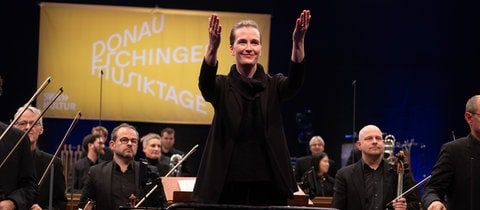 Elena Schwarz und das SWR Symphonieorchester beim Abschlusskonzert