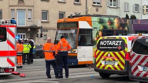Straßenbahn nach Unfall 