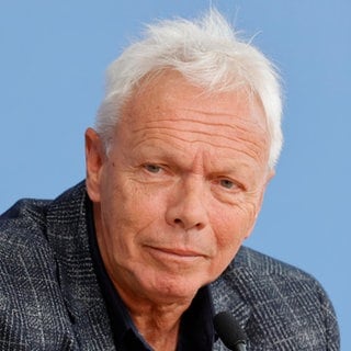 Sportreporter Thomas Kistner während einer Pressekonferenz.
