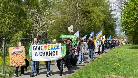 Am Ostermontag gab es in Büchel wieder eine Demo gegen Atomwaffen.