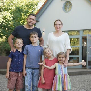 Marc und Ursula haben ein altes Pumpenhaus in das kleine Reich für ihre sechsköpfige Familie verwandelt. Dabei war ihnen Upcycling sehr wichtig.