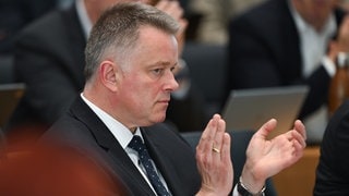 Im aktuellen RLP Trend liegt die CDU bei der Sonntagsfrage vor der SPD. Doch Spitzenkandidat Gordon Schnieder wollen nur 19 Prozent als Ministerpräsident.