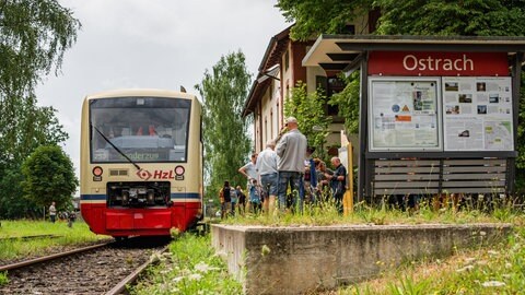 Die Räuberbahn am Bahnhof Ostrach