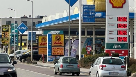 Die niedrigen Wasserstände im Rhein wirken sich auch auf Moselschifffahrt aus was in Luxemburg schon zu Sprittengpässen geführt.