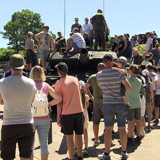 Viele Besucher beim Tag der Bundeswehr in der Diezer Kaserne