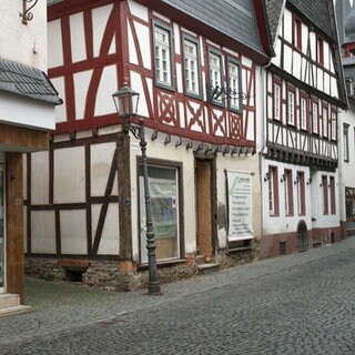 Straße im historischen Stadtkern von Bacharach
