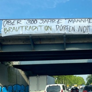 Banner am Stadteingang