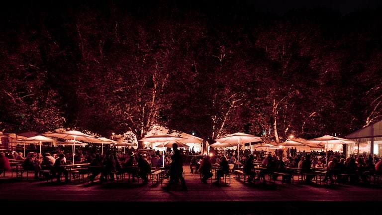 Geschätzt für das Festival auch für seine besondere Atmosphäe direkt am Rhein
