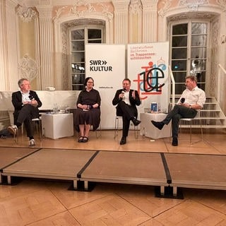 Hubert Spiegel, Judith von Sternburg, Carsten Otte und Paul Jandl bei der SWR Bestenliste im Schießhaus Heilbronn