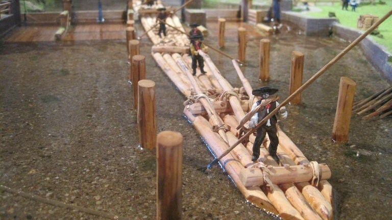 Die Eisenbahn war des Flößers Tod, aber noch lebt er im Modell.