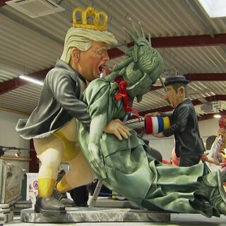 Motivwagen mit Donald Trump und der Freiheitsstatue