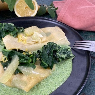 Maultaschen mit Pastinaken und Spinatsauce