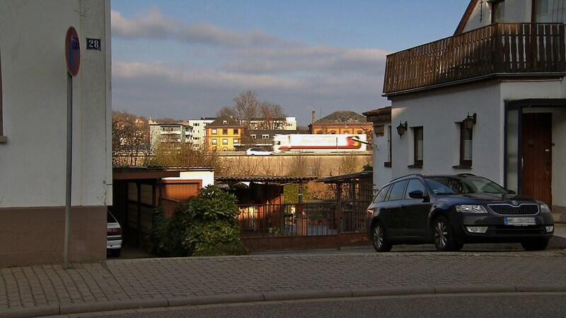Die Gemeinde liegt direkt an der A8.