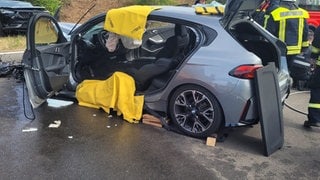 Bei einem schwerern Unfall bei Kusel musste die Feuerwehr eine eingeklemmte Person befreien.
