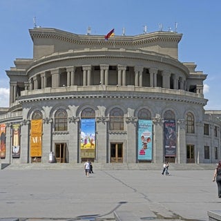  Blick auf das Opernhaus Nationales Akademisches Theater für Oper und Ballett in Jerewan