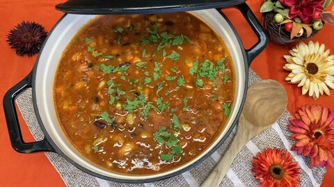 Italienische Bohnensuppe mit frischer Petersilie