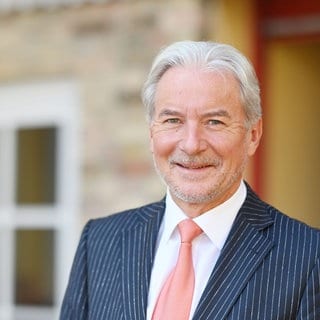 Portraitbild Dietmar Spätth, Oberbürgermeister Baden-Baden (parteilos). Der Politiker hat einen Antrag auf Dienstunfähigkeit gestellt.