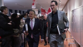 Oberbürgermeister Nopper auf dem Weg in den Gemeinderat Stuttgart: Dort soll über den Haushalt entschieden werden. 