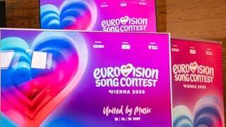 Das ESC-Logo 2026 auf verschiedenen Monitoren.