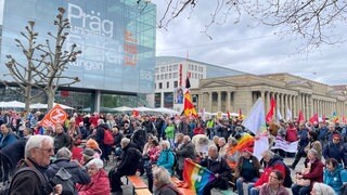 In Stuttgart hat am Samstag ein Ostermarsch stattgefunden.