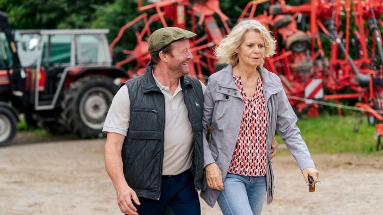 Kati (Christiane Bachschmidt) und Bernd (Martin Wangler) auf dem Gestüt