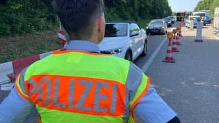 Die Bundespolizei kontrolliert Autos an der Grenze zwischen dem Elsass und der Südpfalz. Seit 20 Monaten sind Grenzkontrollen bei Lauterbourg wieder Alltag. Es wird rund um die Uhr kontrolliert.