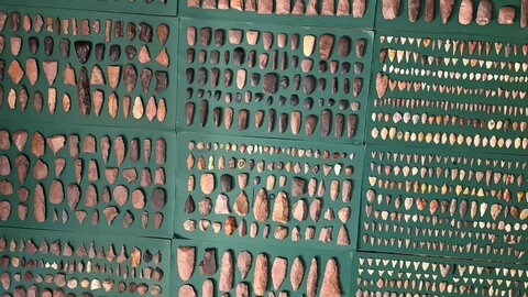 Eine riesige Sammlung mitten in der Eifel: Sie enthält fast 40.000 Steinzeit-Artefakte aus elf afrikanischen Ländern.