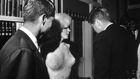 Marilyn Monroe mit Robert und John F. Kennedy