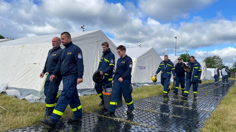 Einsatzkräfte des THW bei einer Übung in Niefern-Öschelbronn.