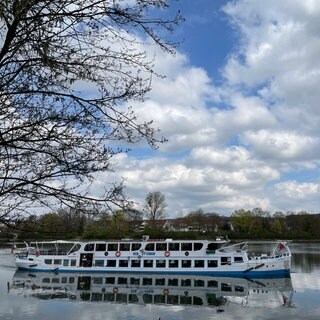 ein Schiff des Neckar-Käpt'n in Stuttgart