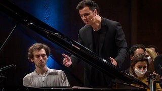 Teodor Currentzis, Alexandre Kantorow und das SWR Symphonieorchester proben
