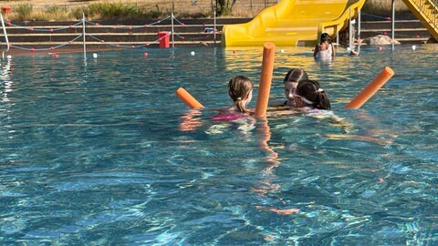 Kaiserslautern bietet kostenlose Schwimmkurse für Kinder an.