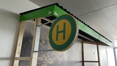 Das Haltesymbol der Bushaltestelle für Demenzpatienten in der Geriatrie des Klinikums Ludwigshafen.