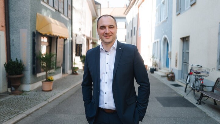 Staufen wählt am Sonntag einen neuen Bürgermeister oder eine neue Bürgermeisterin. Marco Prinzbach hofft auf die Mehrheit der Stimmen.