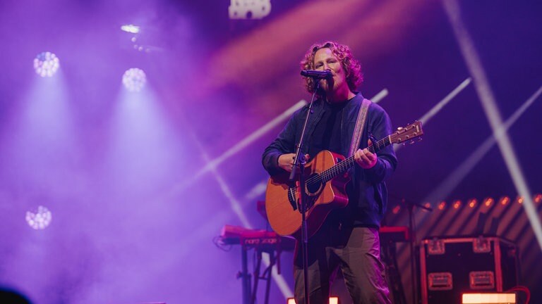 Michael Schulte begeisterte die Zuschauer bei seinem Konzert im Festspielhaus Baden-Baden beim „SWR3 New Pop Festival“ 2025. 