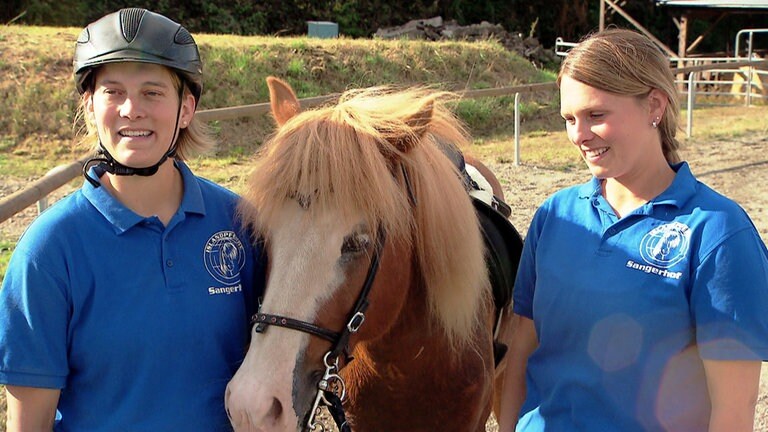 hzl-henschtal-eva-blaes-mit-ihrer-schwester-christine